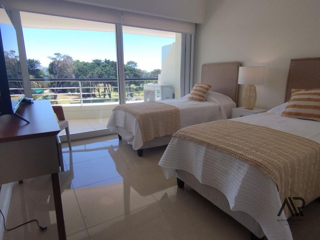 Apartamento en venta de 3 dormitorios c/ cochera en P. B...