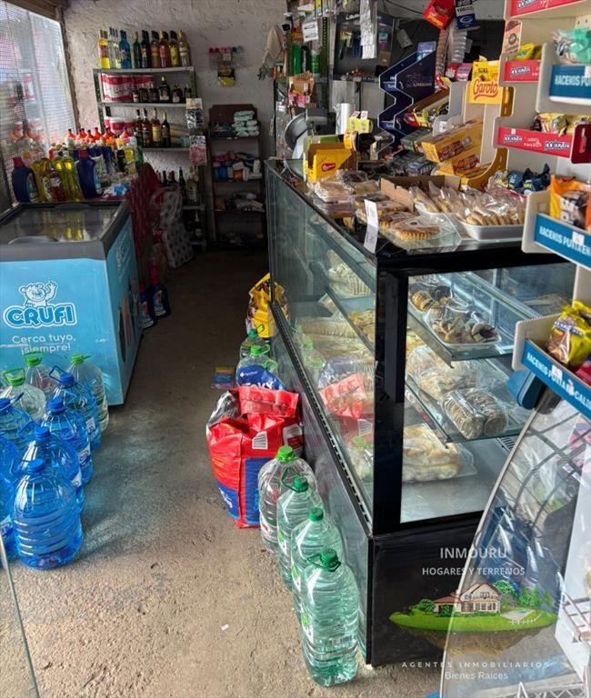 Venta de local comercial con casa en Barros Blancos