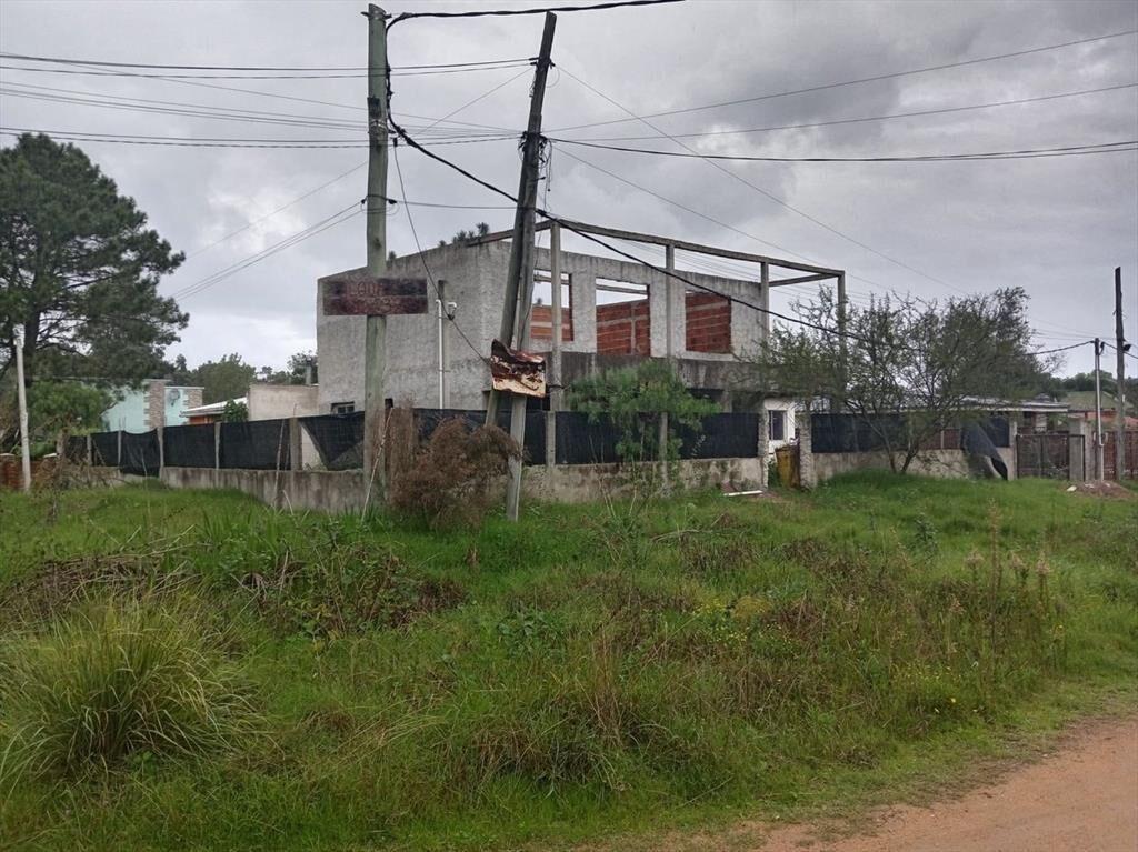 Venta casa en Cuchilla Alta con salón barbacoa