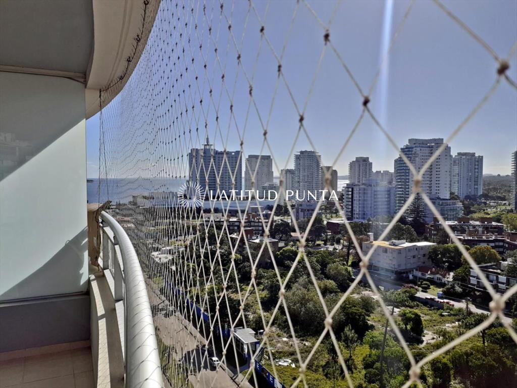 Apartamento de 3 dormitorios en Av Chiverta
