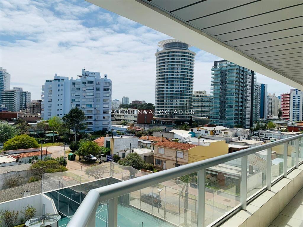 Apartamento en venta de 3 dormitorios en Punta