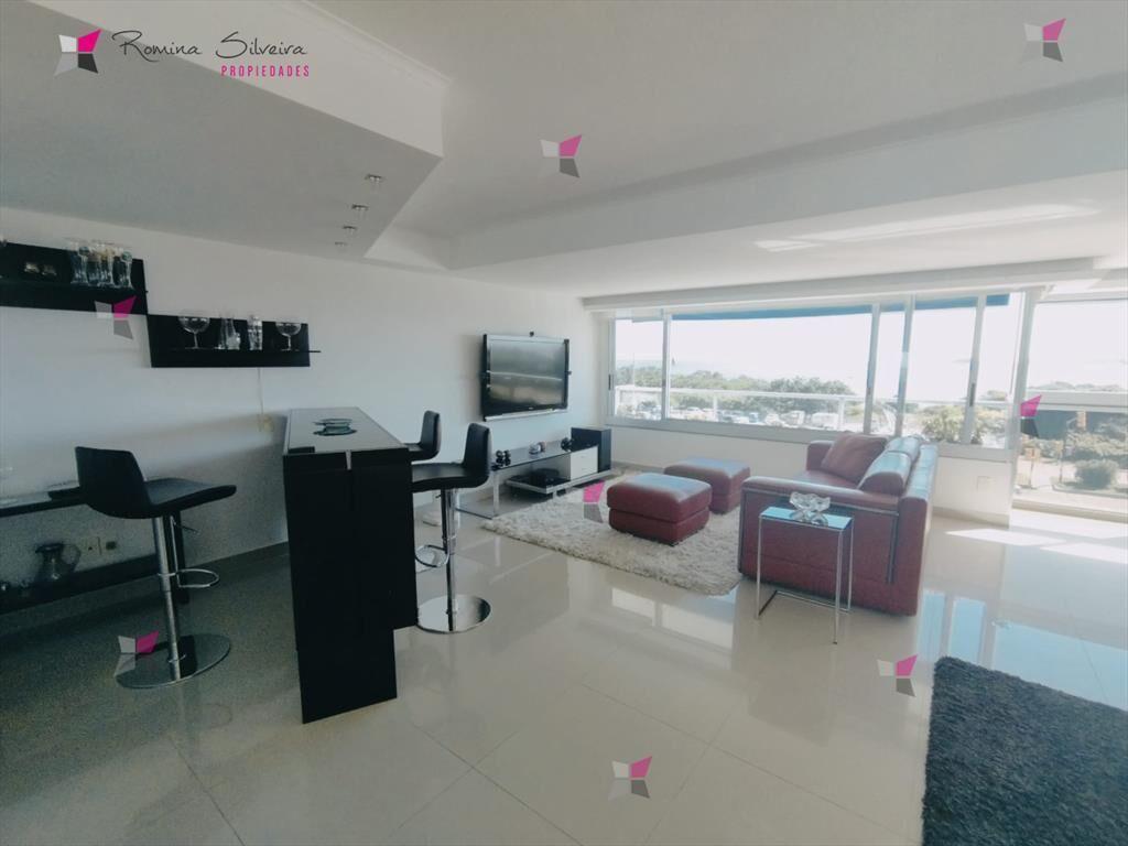 VENTA DE APARTAMENTO DE 3 DORMITORIOS Y DEPENDENCIA EN EDIF