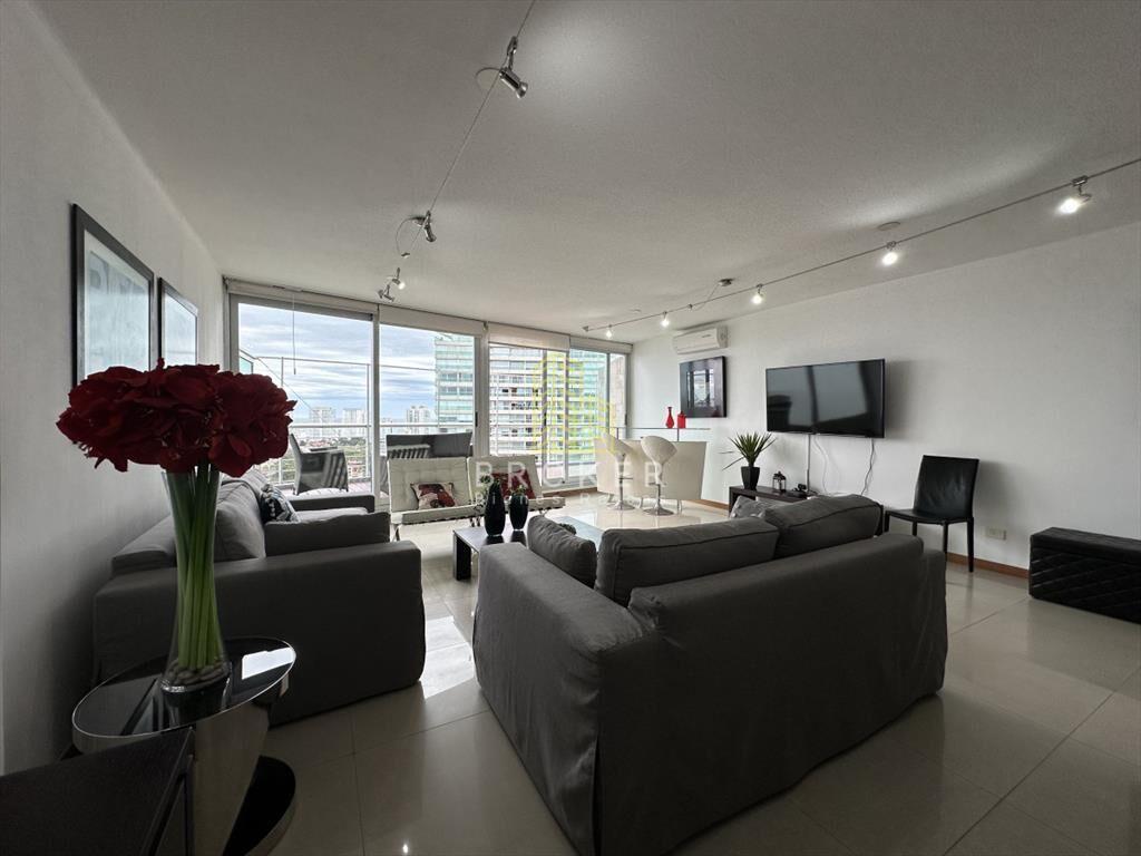 Venta y alquiller de espectacular penthouse con a