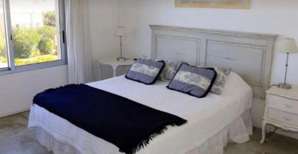 CASA EN VENTA DE 5 DORMITORIOS EN LA BARRA