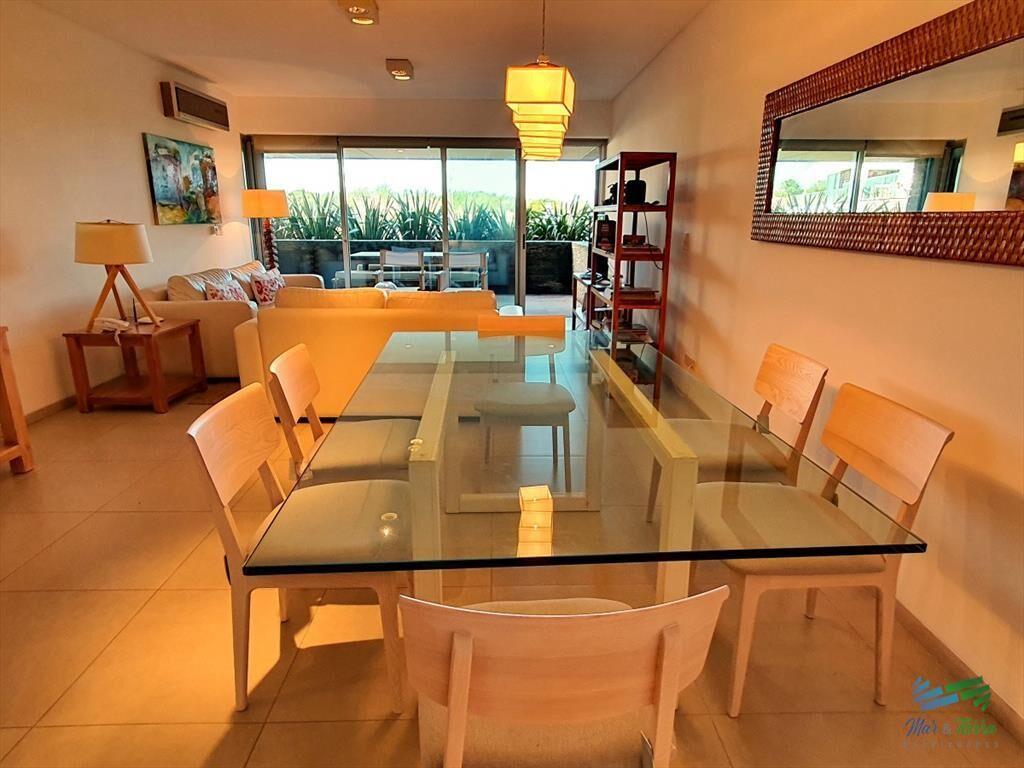 Vendo apartamento de 2 dormitorios y 3 baños.