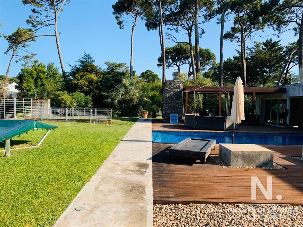 Importante residencia en Venta, Playa Mansa, Punta del Este