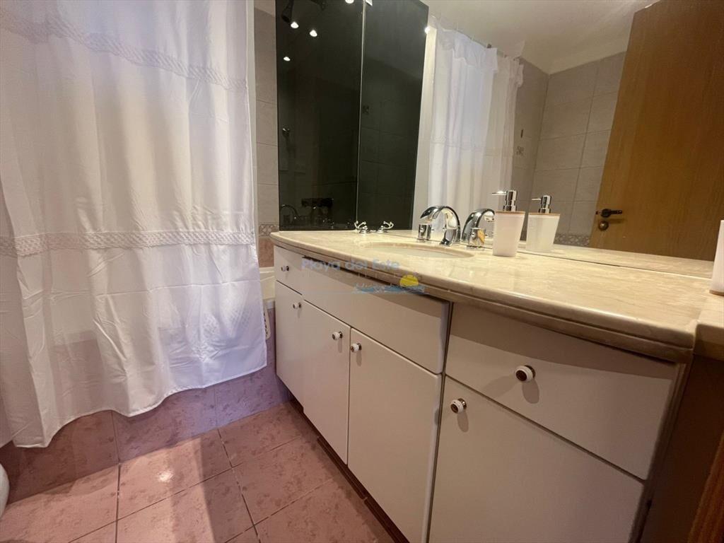 Apartamento en Alquiler de 3 dormitorios en Punta