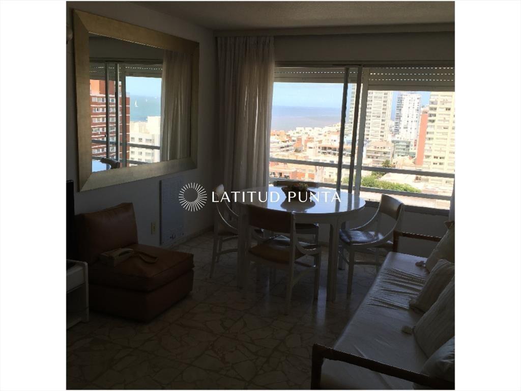 Piso alto en Península, 1 dormitorio y medio