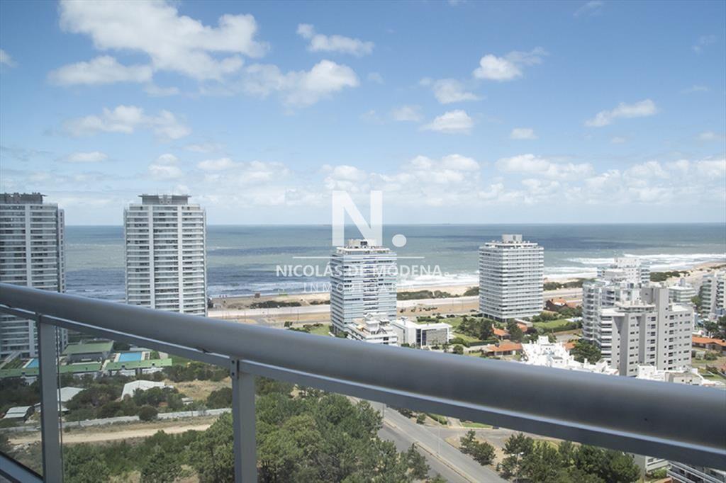 Departamento en torre de categoría.