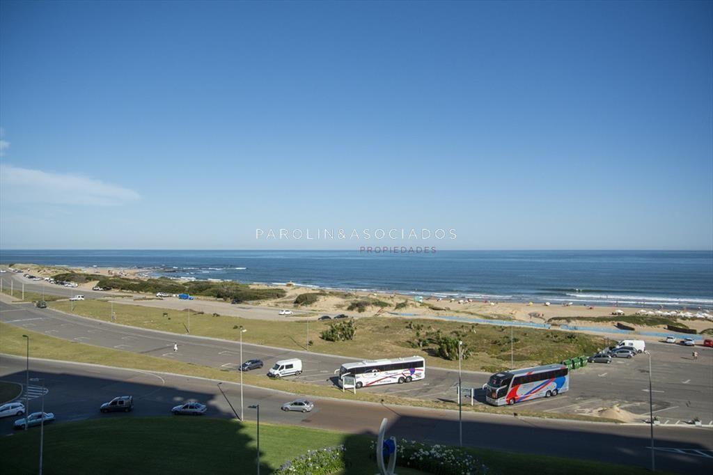 Apartamento de 3 dormitorios en venta frente al I