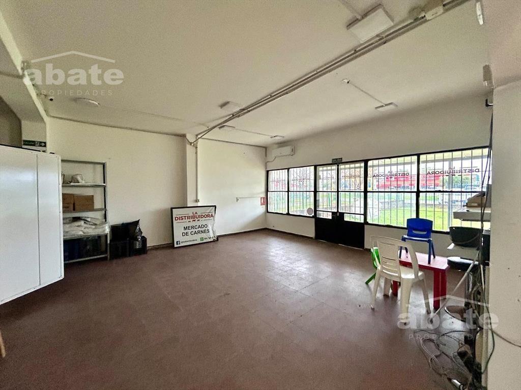 Alquiler de Excelente local comercial sobre Cno Carrasco y