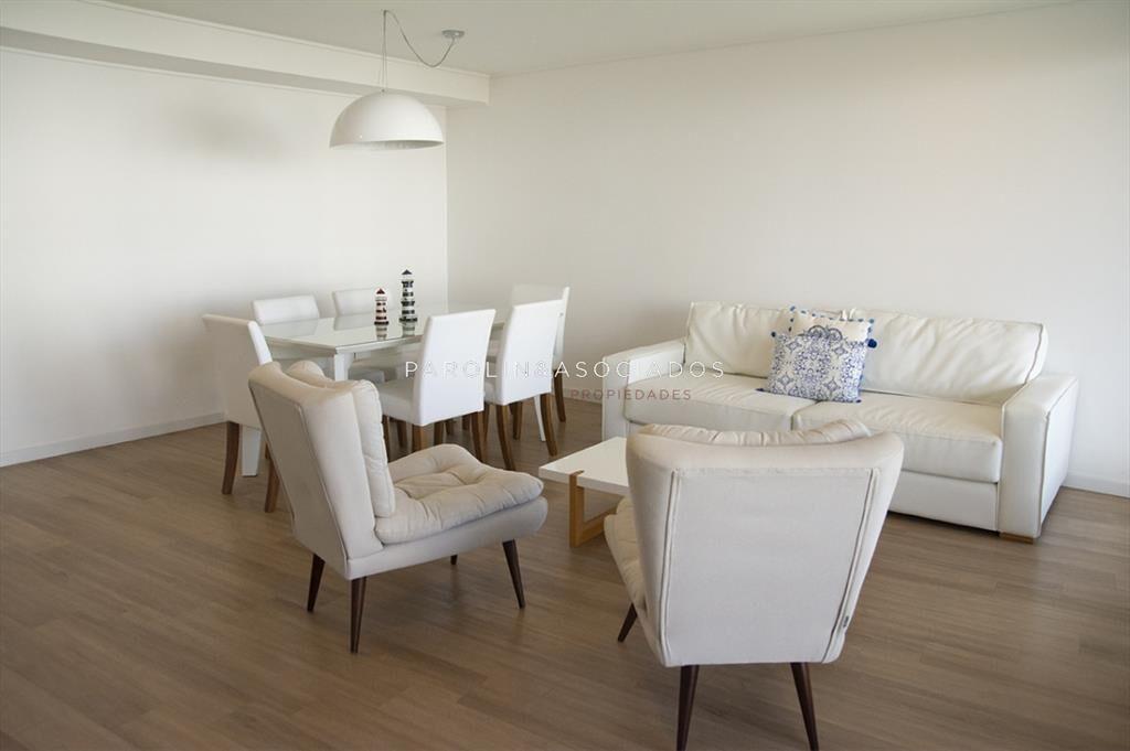 Hermoso apartamento en venta en Alexander Boulevard, Punta