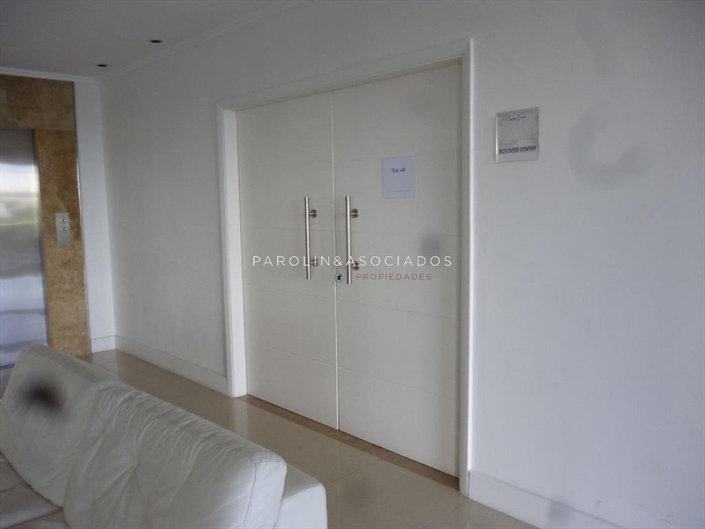 Apartamento en venta en Casino Tower, Punta del
