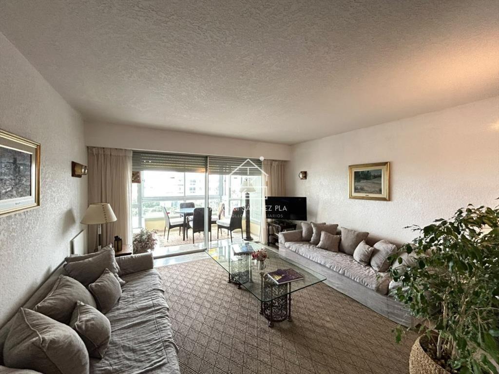 Alquiler apartamento tres dormitorios Punta del este Playa