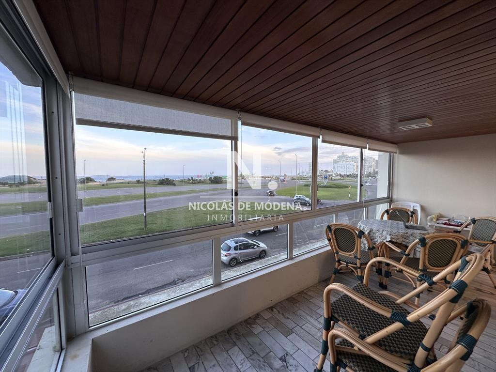 Vende apartamento de 3 dormitorios en Playa Punta