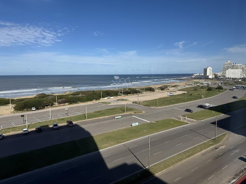 Hermosa unidad en venta en primera línea