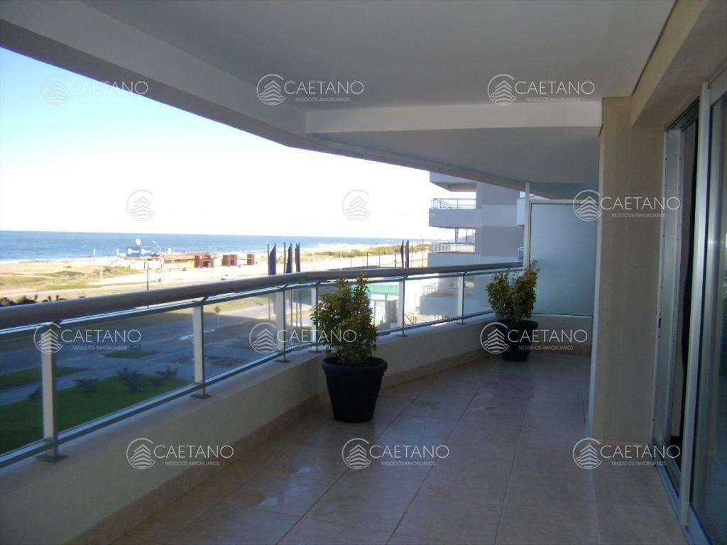 Apartamento en Brava, 3 dormitorios *