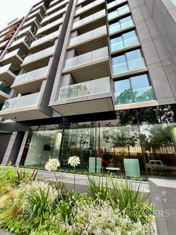 Venta de apartamento con renta de tres dormitorios en Punta