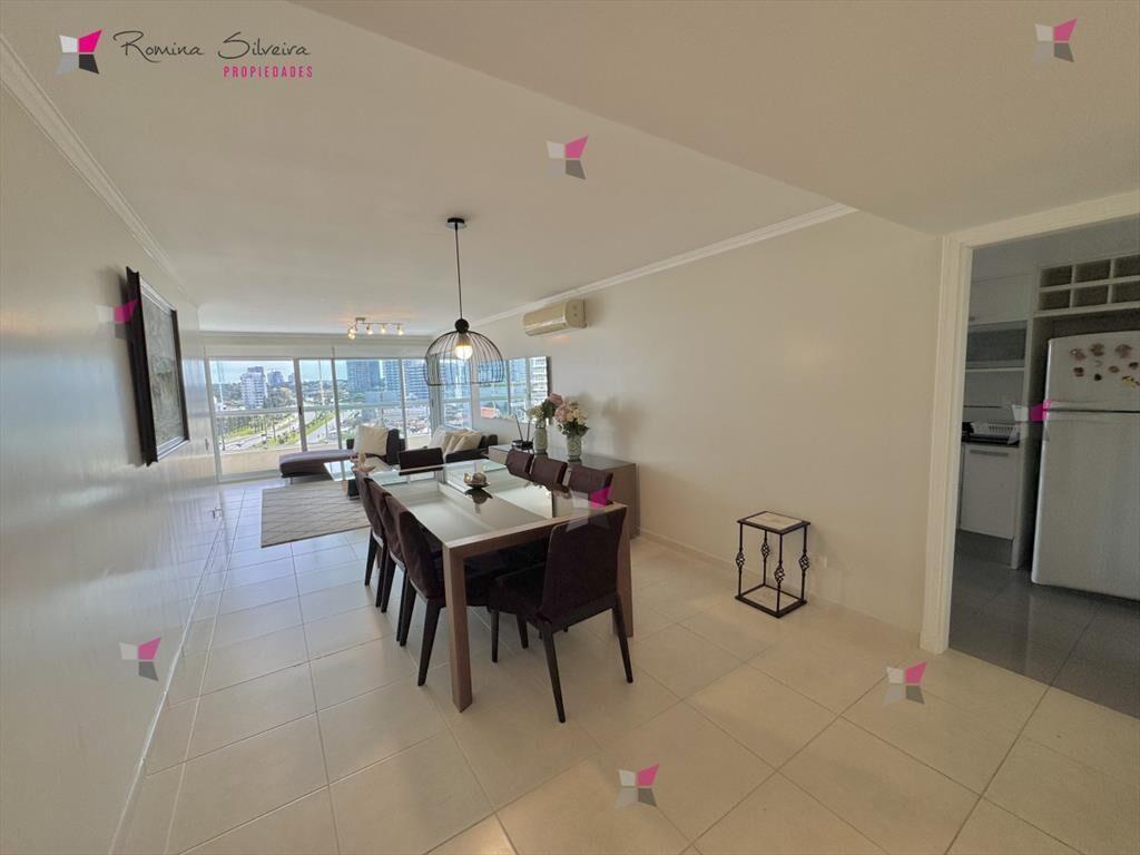 Exclusivo apartamento 3 Dormitorios mas serv ,