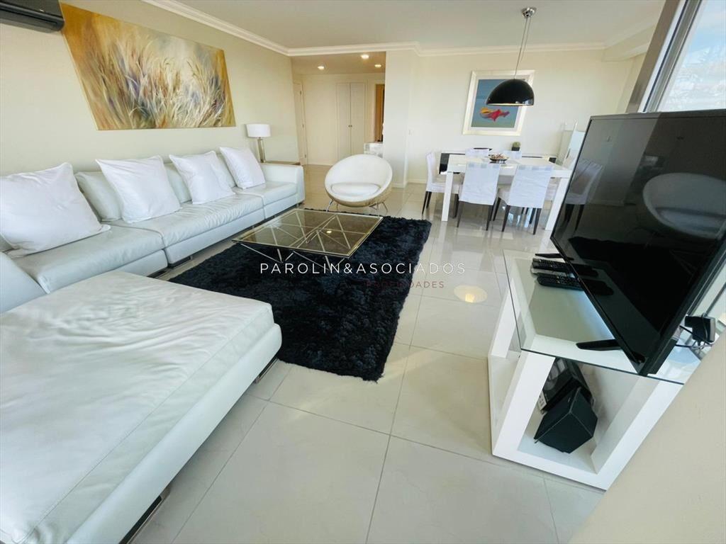 Apartamento en venta de 3 suites en Torre Punta