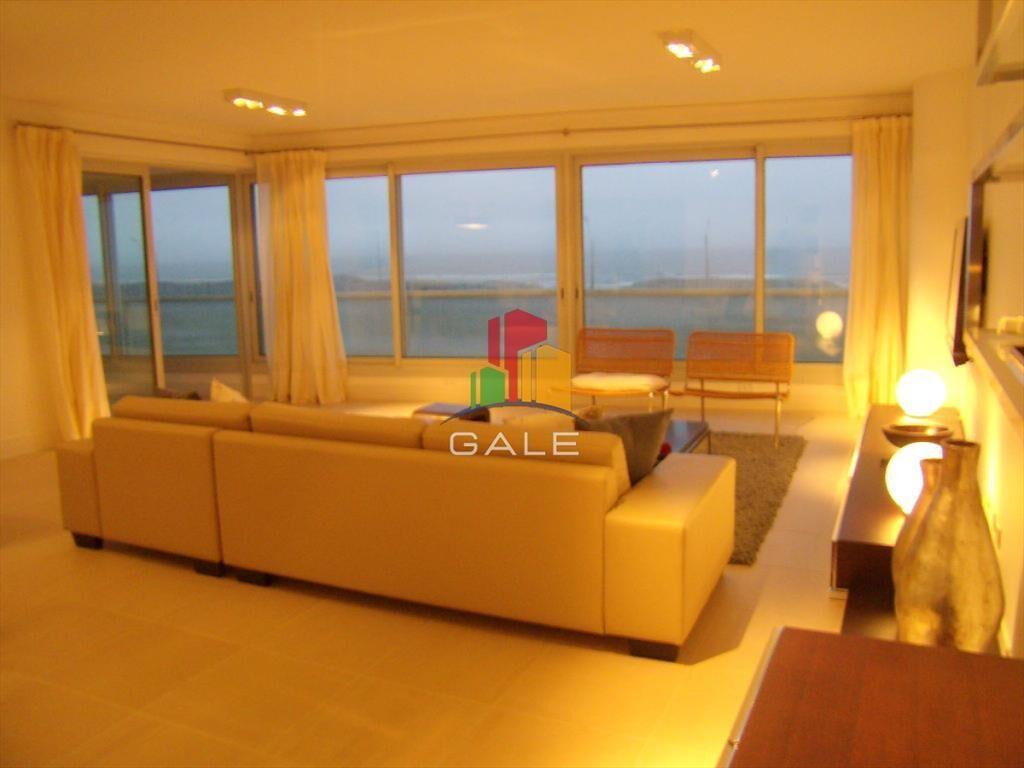Apartamento en Brava, 3 dormitorios *