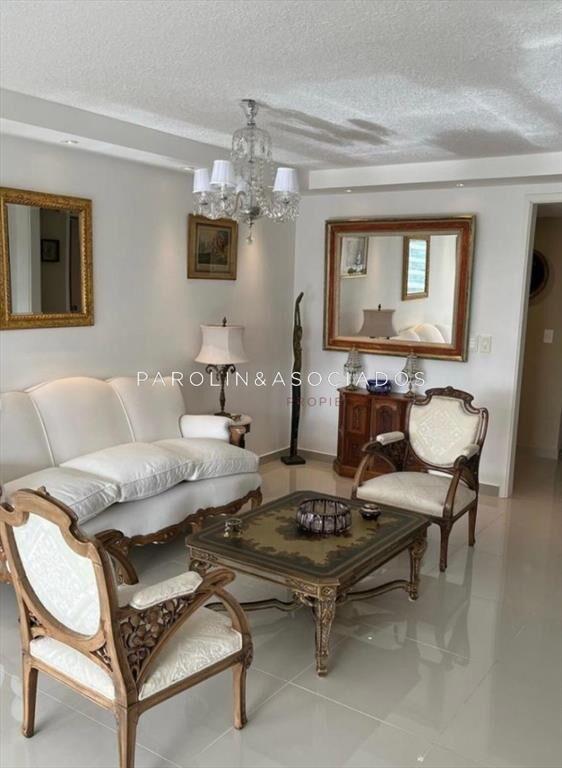 Apartamento de 3 dormitorios en venta en Torre