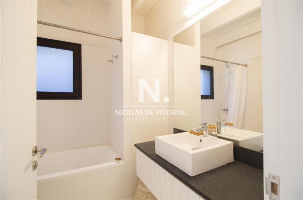 Vende casa en Laguna escondida de 4 dormitorios.