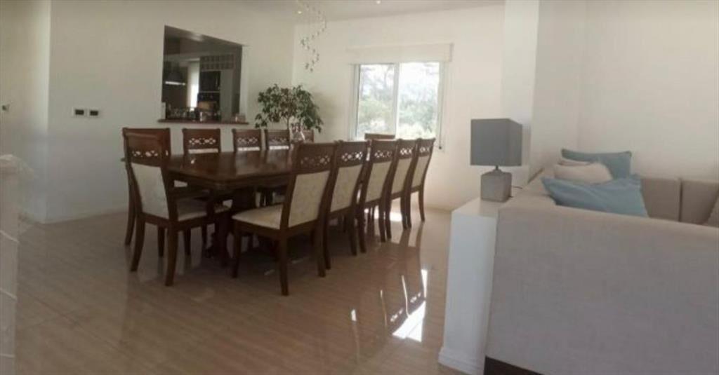 CASA EN VENTA DE 4 DORMITORIOS EN LA BARRA