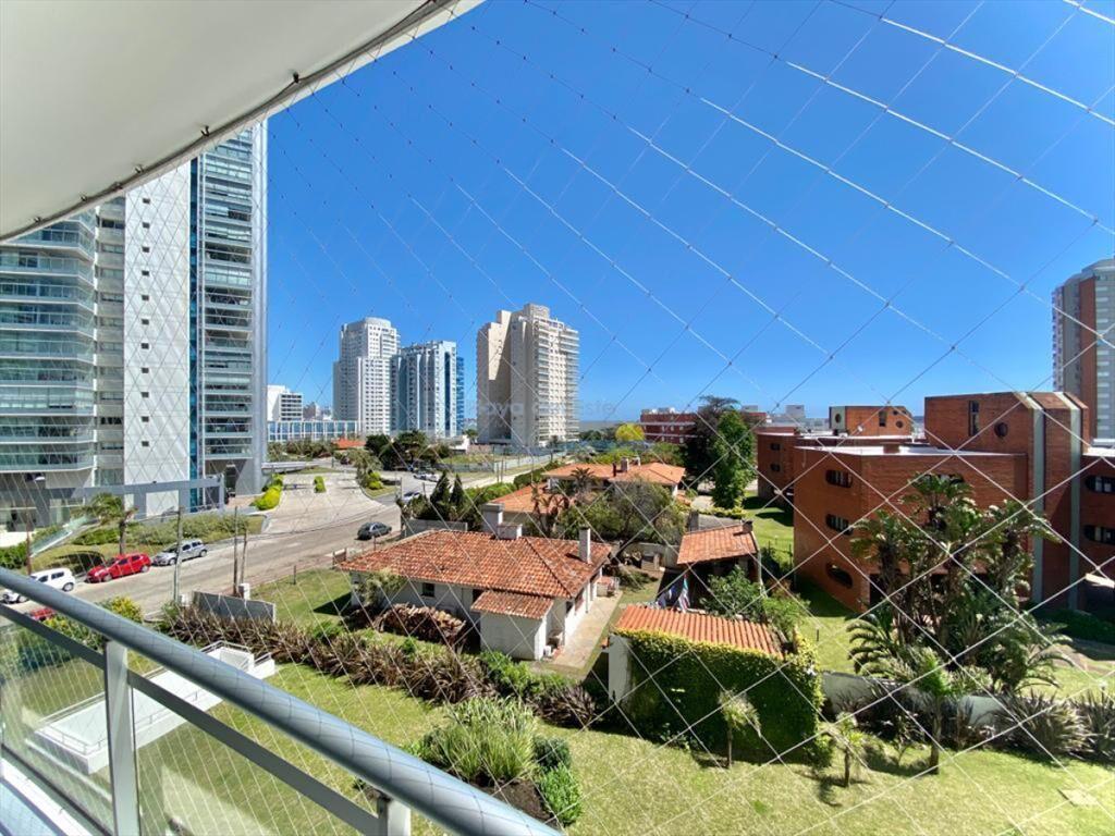 APARTAMENTO EN ALQUILER SUNRISE TOWER 2 DORMITORIOS MAS SER