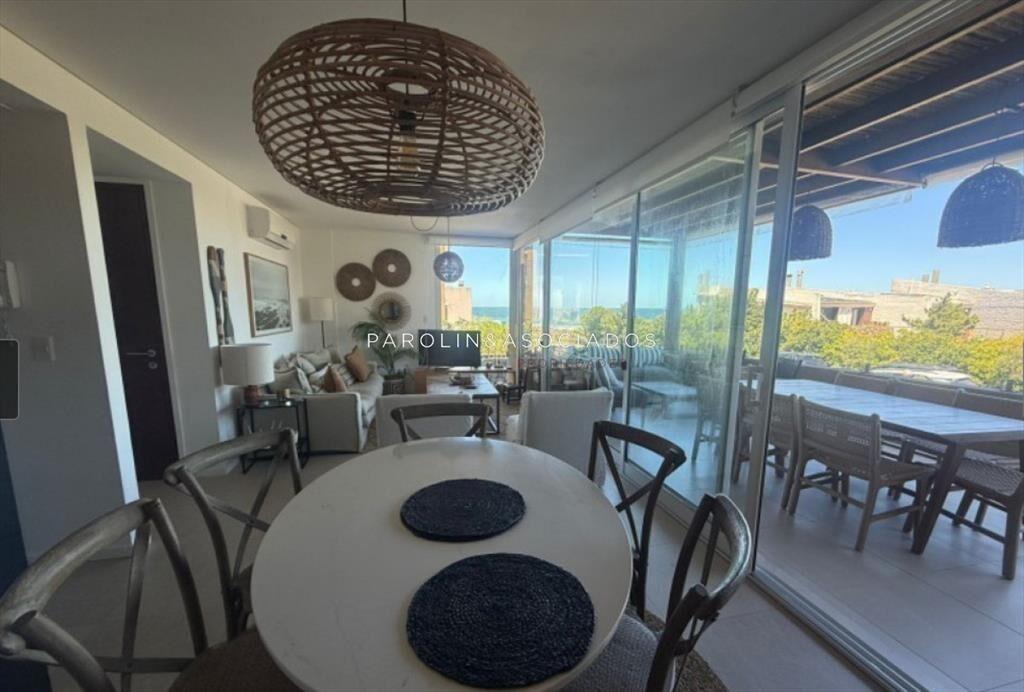 Departamento  en Venta de 3 Dormitorios de la al
