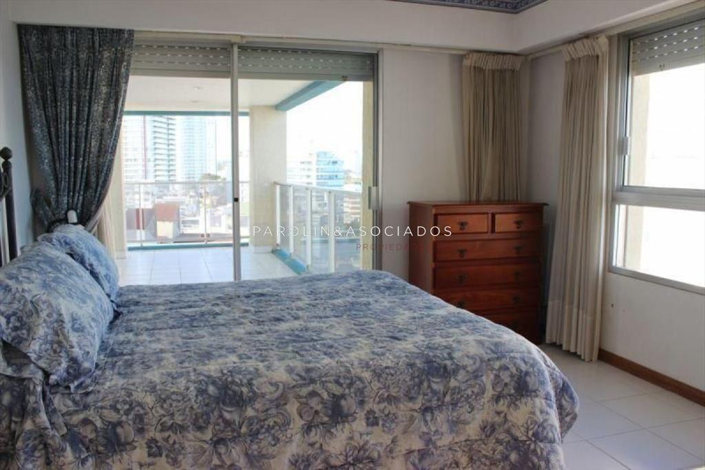 Apartamento en venta de 3 dormitorios en Ocean Tower, Punta