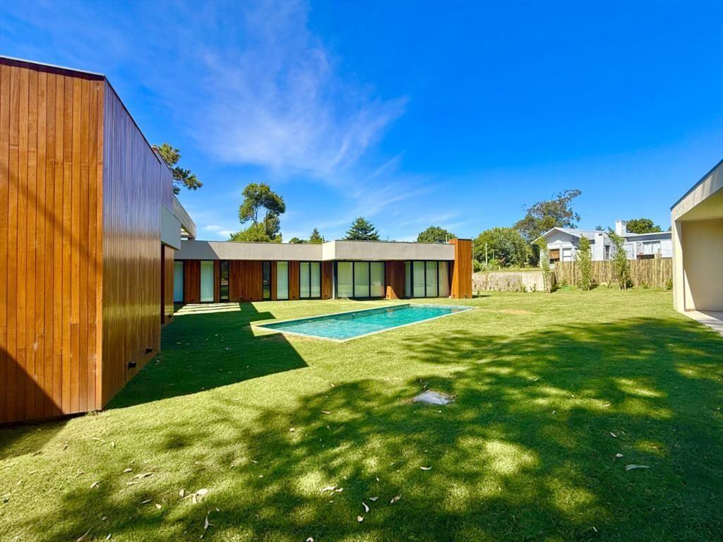 Residencia a estrenar en venta Barrio Lugano -
