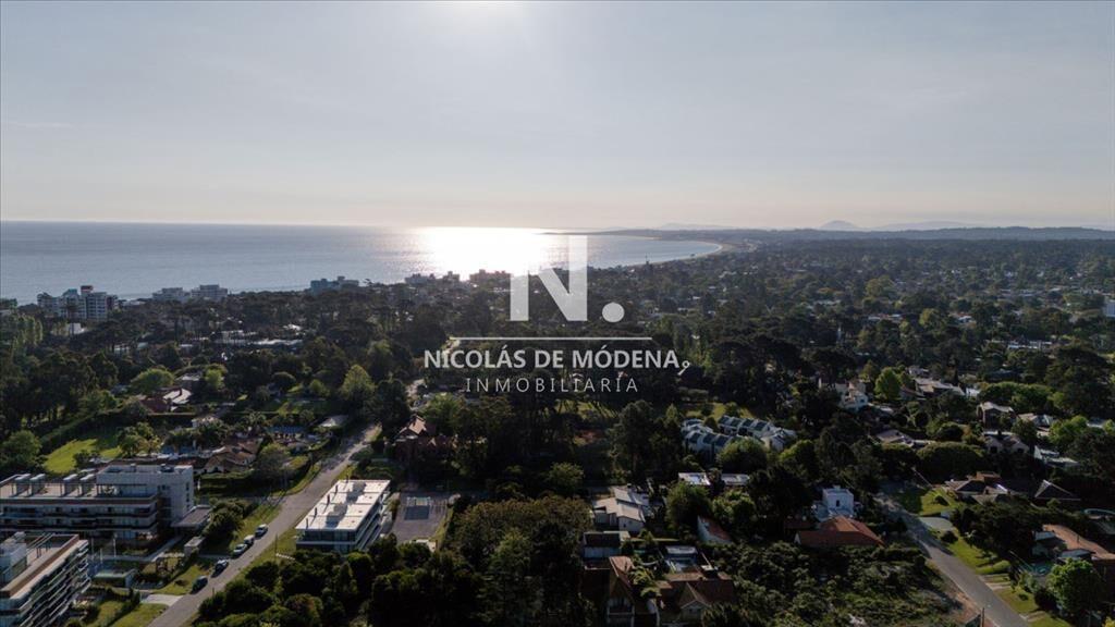 Vende apartamento en Roosevelt de 2 dormitorios,