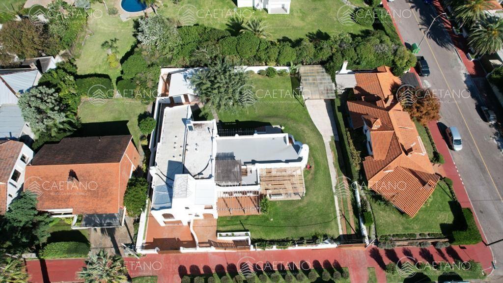 Chalet en venta con vista al mar en casco de la