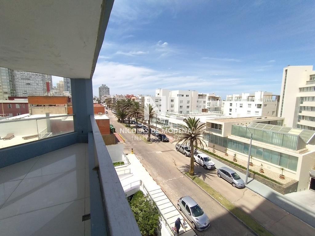 apartamento con vista a playa brava zona de