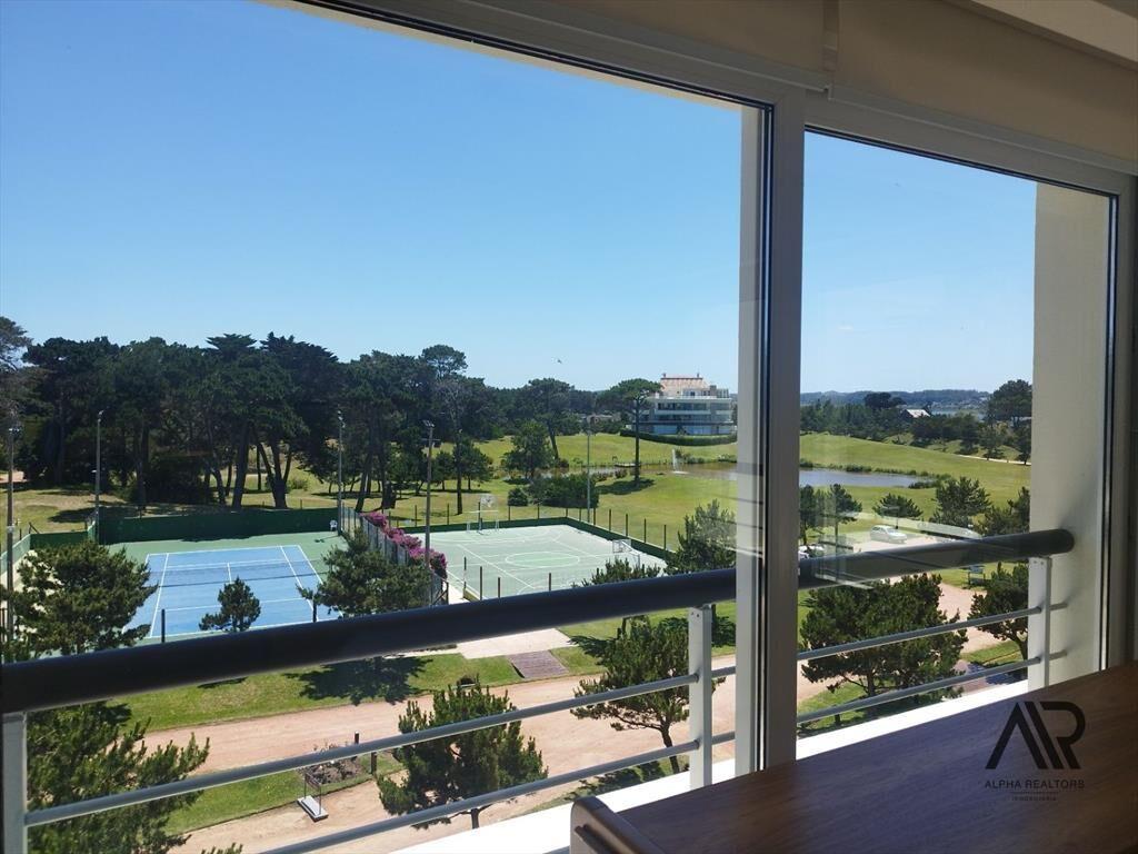Apartamento en venta de 3 dormitorios c/ cochera en P. B...
