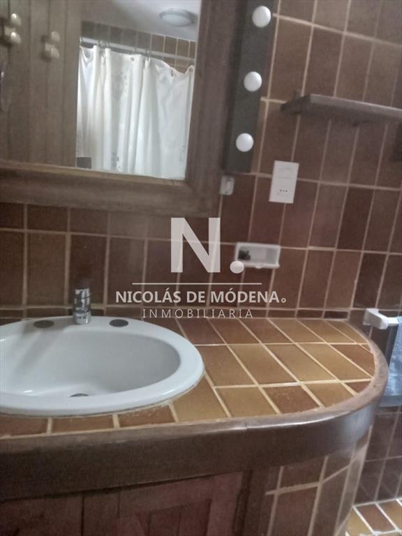 Vende Apartamento de 4 dormitorios,  Punta del