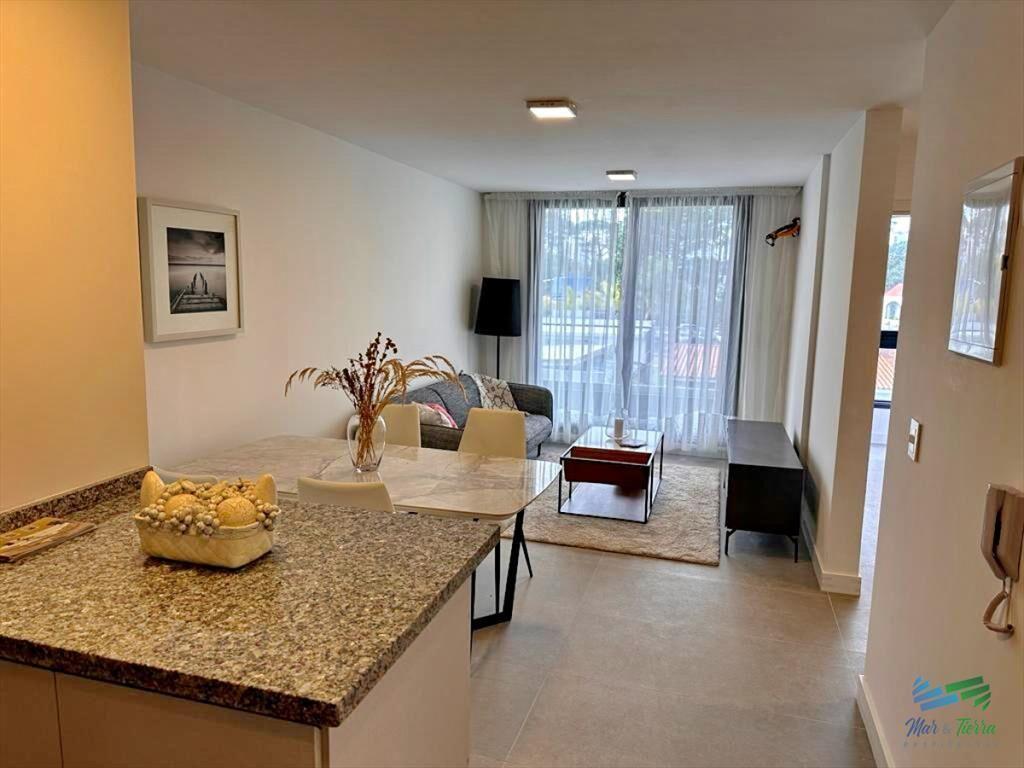 Vendo apartamento 1 y 1/2 dormitorios, a con en