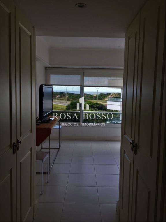 Apartamento en la Brava, para alquiler.