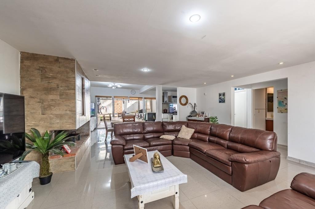 Venta de Casa de 4 dormitorios con Piscina en El Pinar S...
