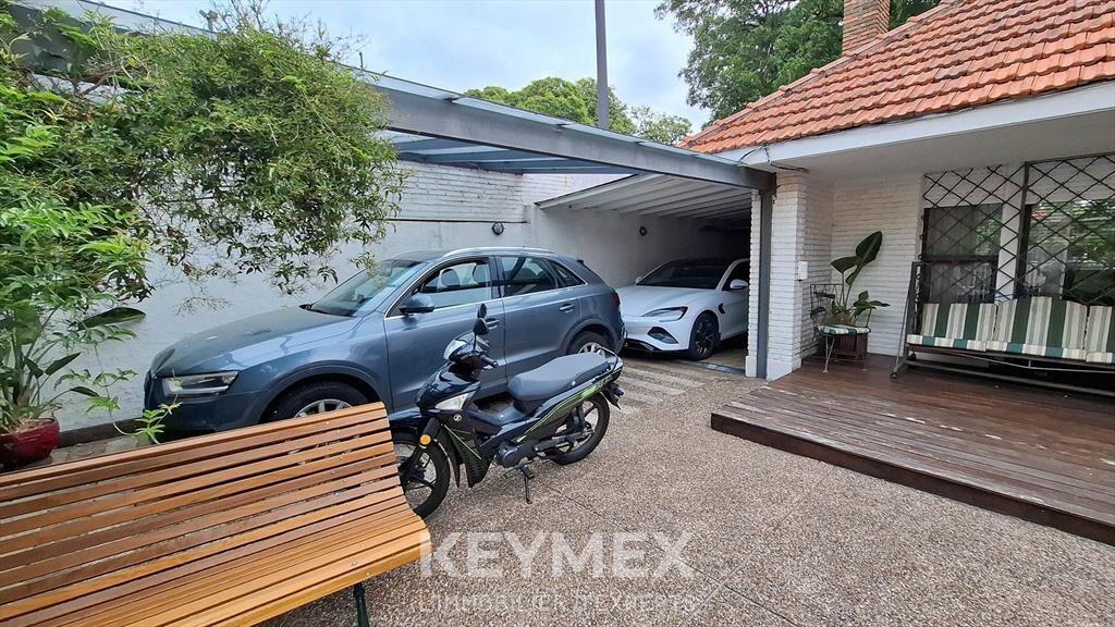 Venta Dos Casas más Apartamento en el Prado. Un solo padrón