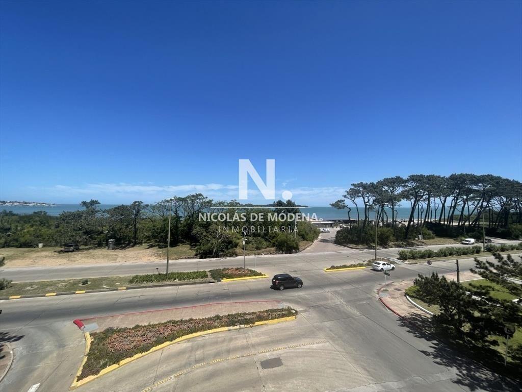 Departamento de 2 dormitorios en venta frente a