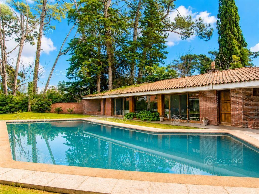 Casa de 4 dormitorios con agradable entorno.