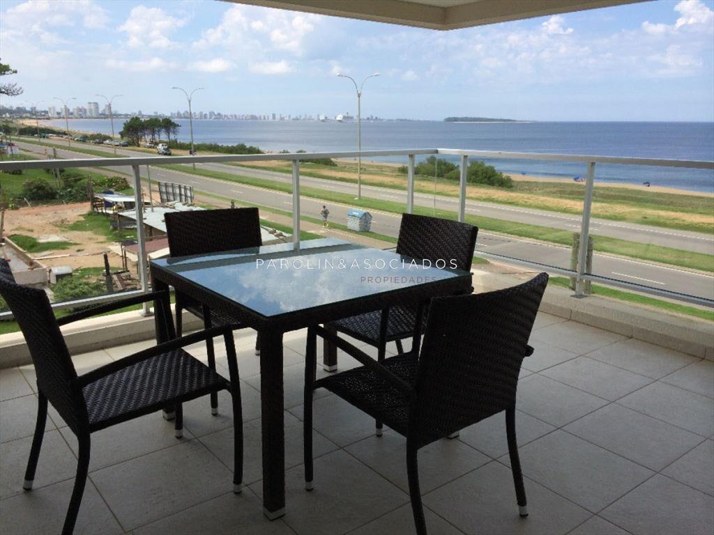Hermoso apartamento en venta de 4 dormitorios en Ville de M