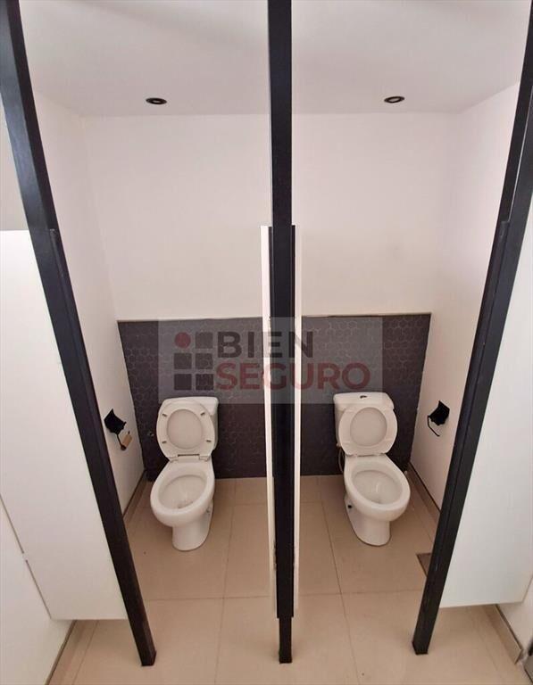Excelente local comercial en alquiler en Carrasco