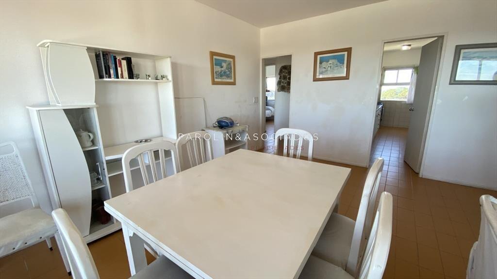 Apartamento sobre Av Roosevelt de 2 dormitorios en Venta
