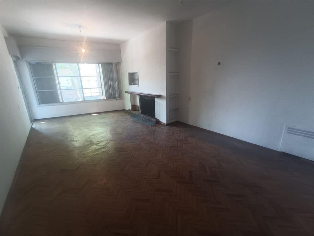 Mercedes y Yaguarón, amplio, balcón, vacío. Consulte.