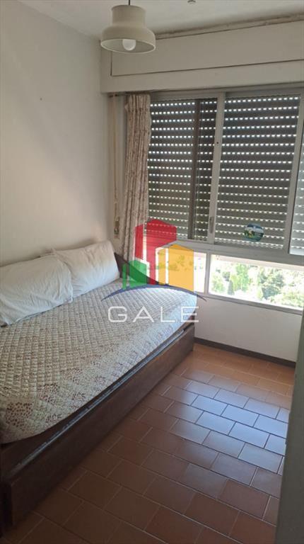 Vende apartamento de 2 dormitorios más servicio
