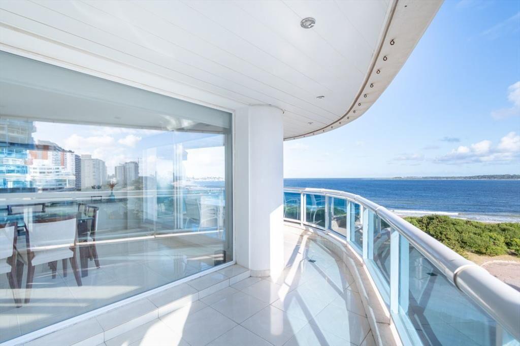Apartamento frente al Mar - Tres Dormitorio Suite con Vista
