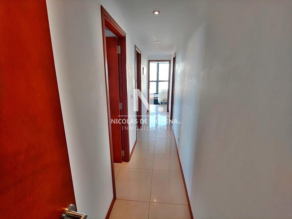 Apartamento en Torre de categoria.